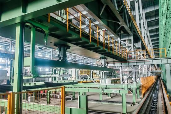 礦源智造 全自動鋼管移送起重機在礦山與建筑設備倉儲中的應用與優勢